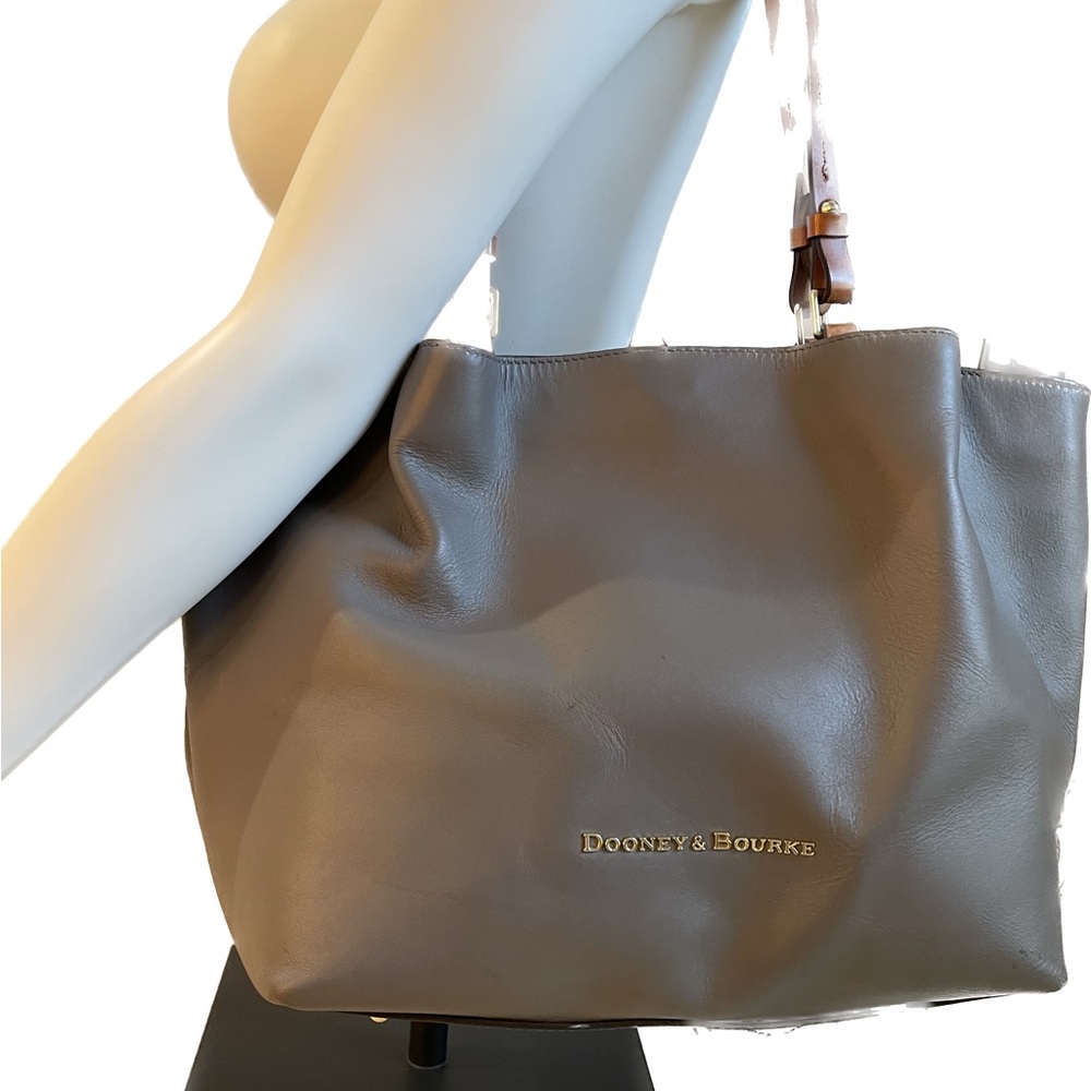 ❤️Dooney and Bourke EUC tote bag.